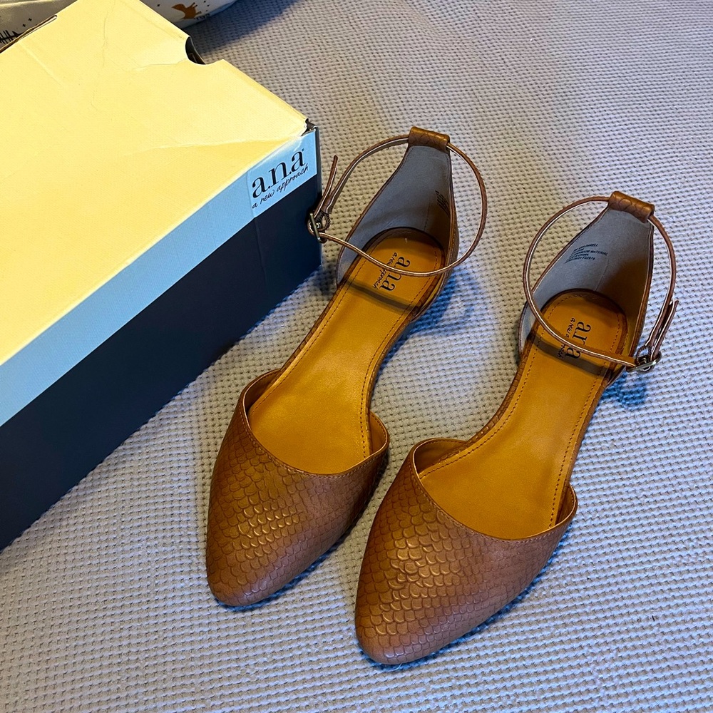 Brand new brown flats